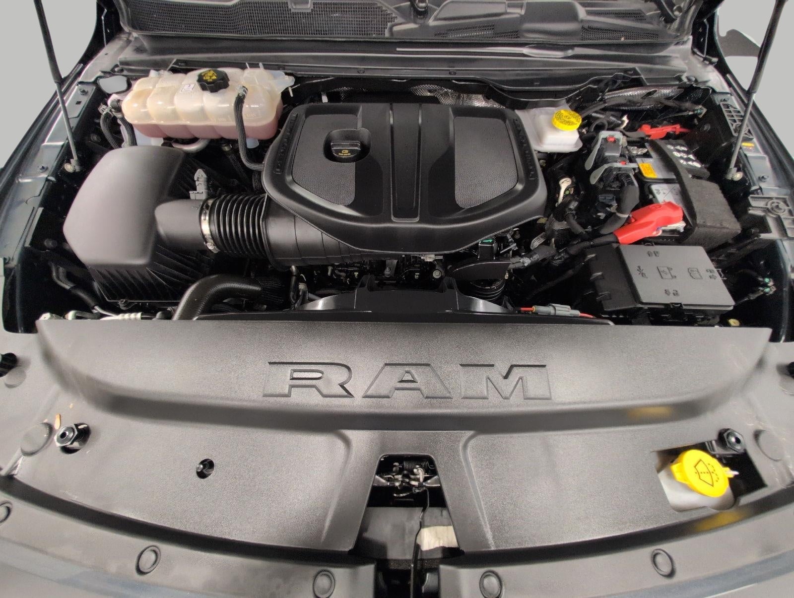 2026 RAM 1500 Laramie Crew Cab 4x4 5'7' Box