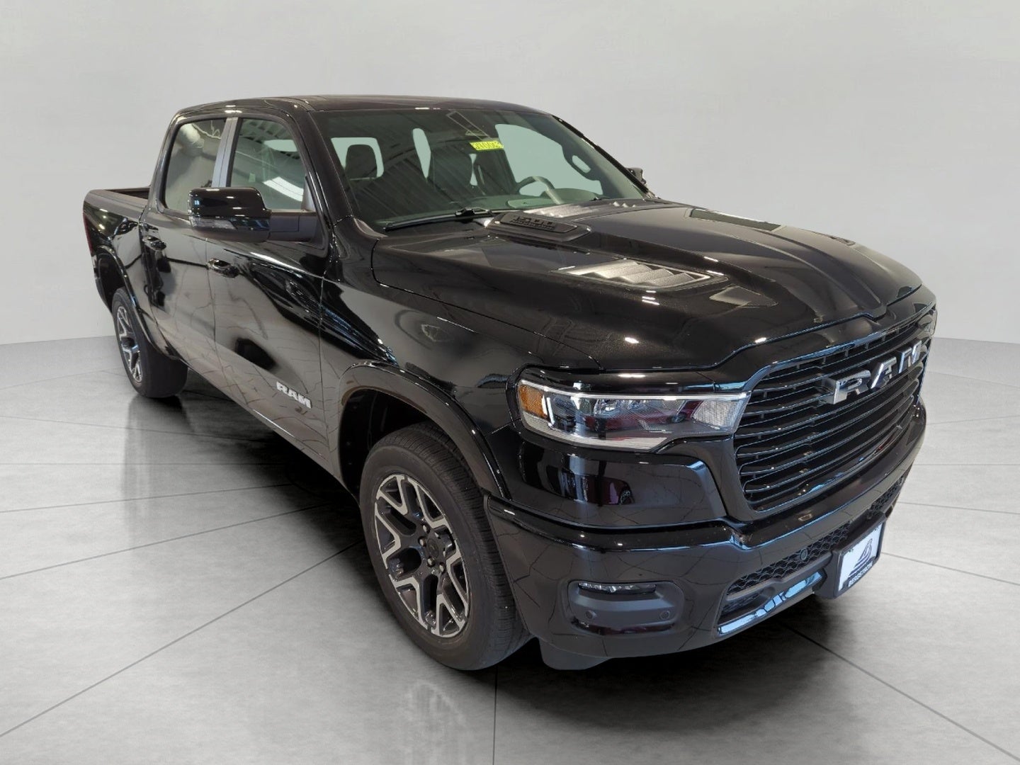 2027 RAM 1500 RAM 1500 LARAMIE CREW CAB 4X4 5'7' BOX