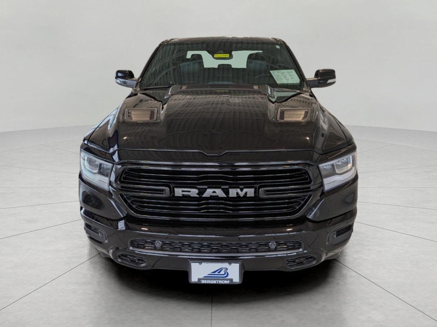 2022 RAM 1500 Laramie Crew Cab 4x4 5'7' Box
