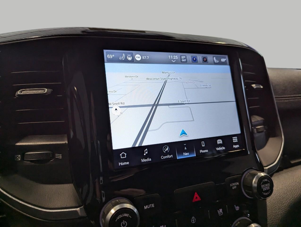 2022 RAM 1500 Laramie Crew Cab 4x4 5'7' Box