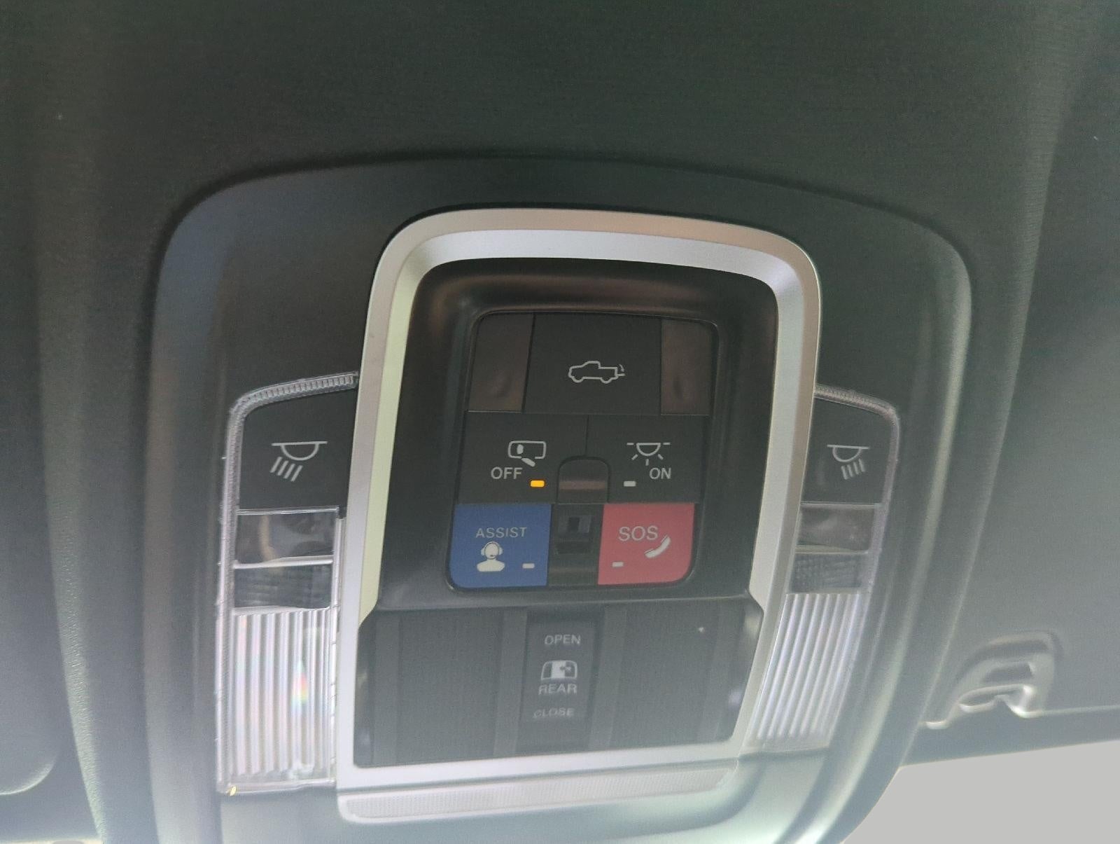 2023 RAM 1500 Laramie Crew Cab 4x4 5'7' Box
