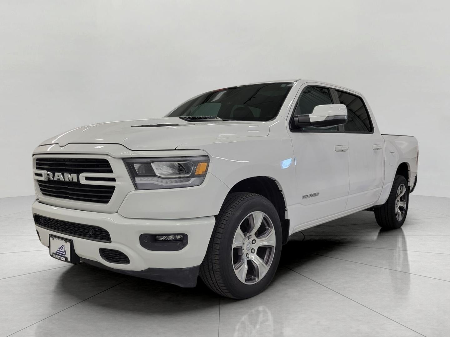 2023 RAM 1500 Laramie Crew Cab 4x4 5'7' Box
