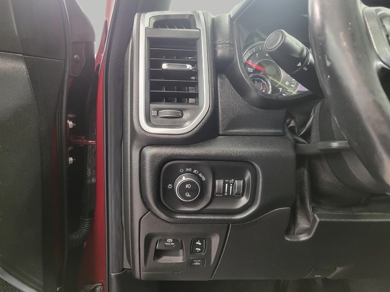 2020 RAM 1500 Laramie Crew Cab 4x4 5'7' Box