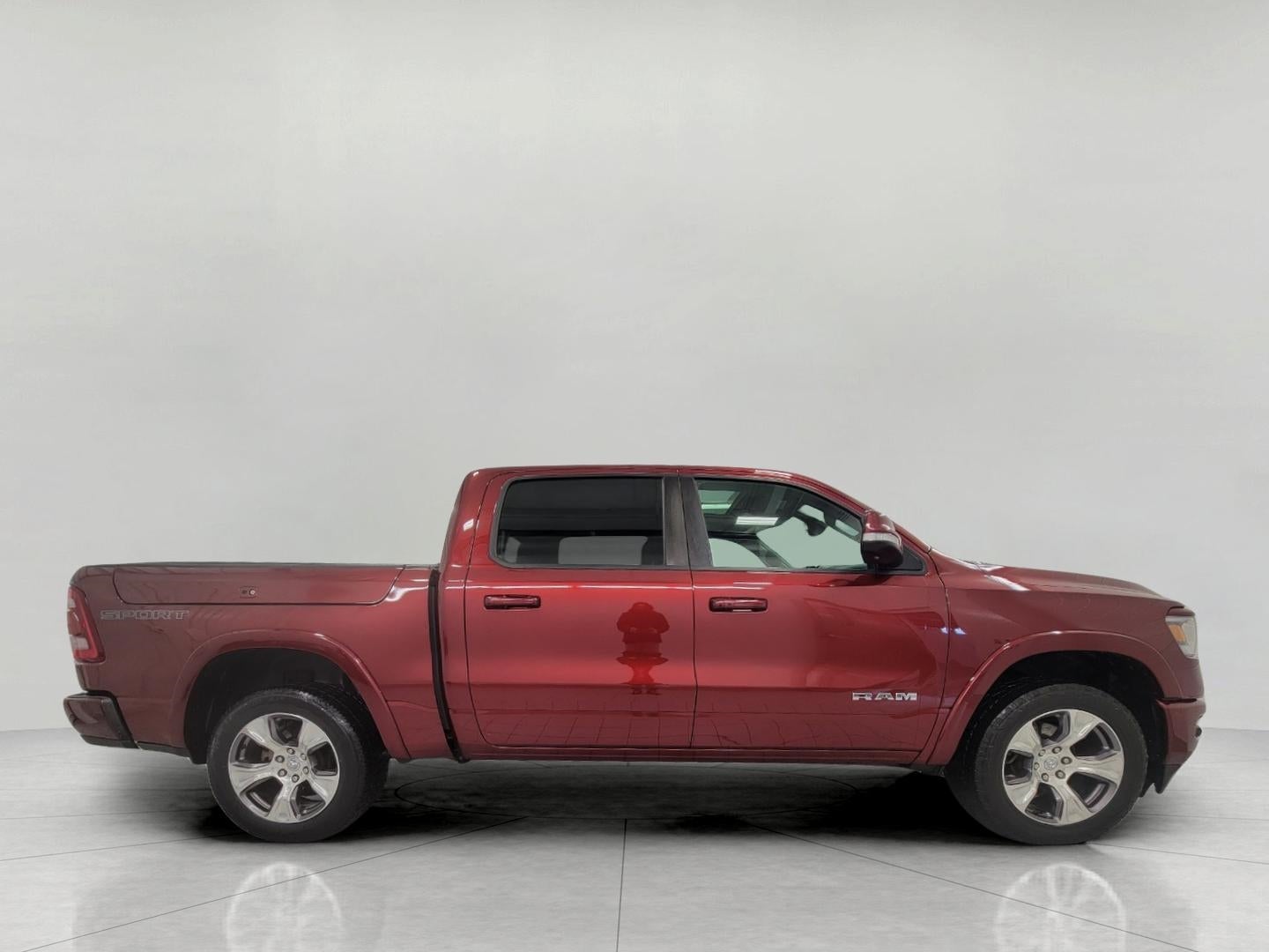 2020 RAM 1500 Laramie Crew Cab 4x4 5'7' Box