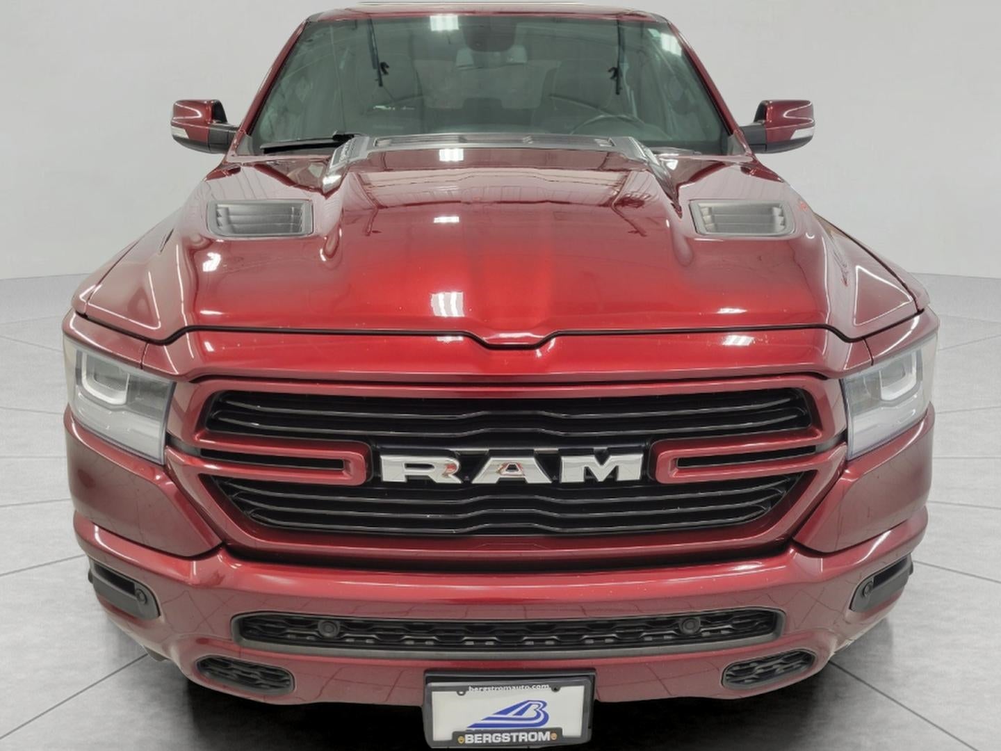 2020 RAM 1500 Laramie Crew Cab 4x4 5'7' Box