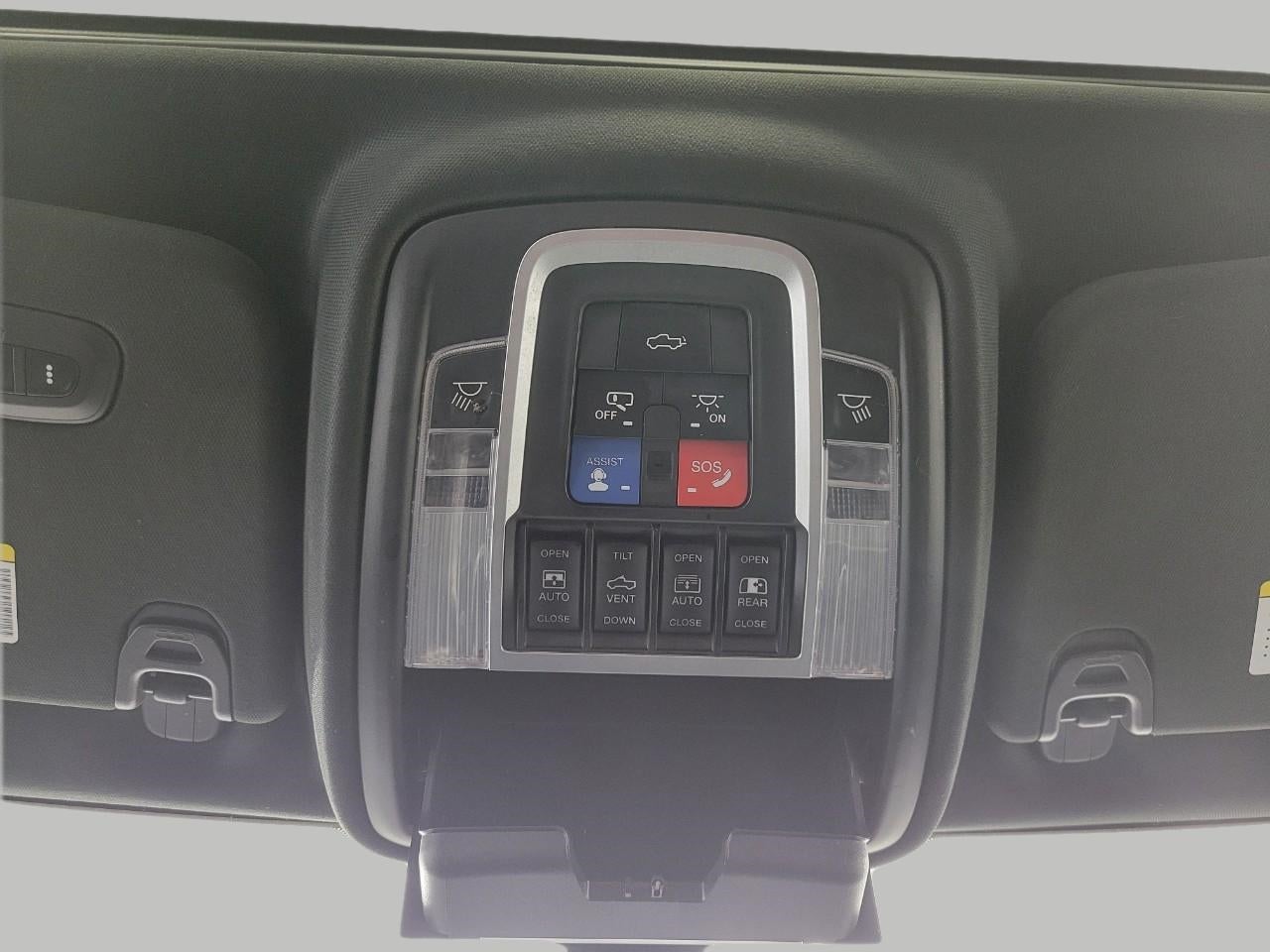 2020 RAM 1500 Laramie Crew Cab 4x4 5'7' Box