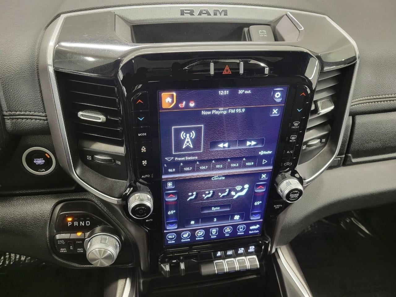 2020 RAM 1500 Laramie Crew Cab 4x4 5'7' Box