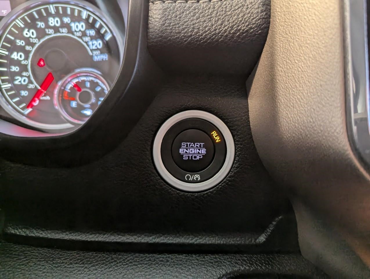 2022 RAM 1500 Laramie Crew Cab 4x4 5'7' Box