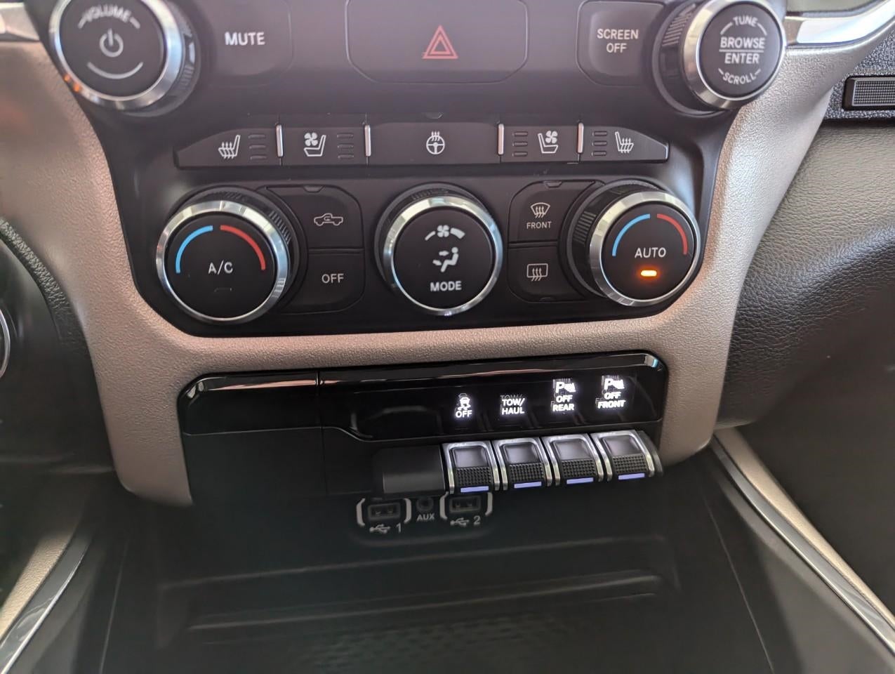 2022 RAM 1500 Laramie Crew Cab 4x4 5'7' Box