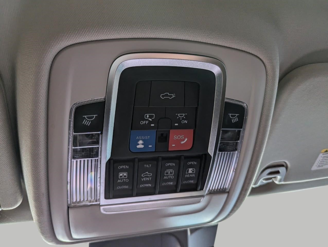 2022 RAM 1500 Laramie Crew Cab 4x4 5'7' Box