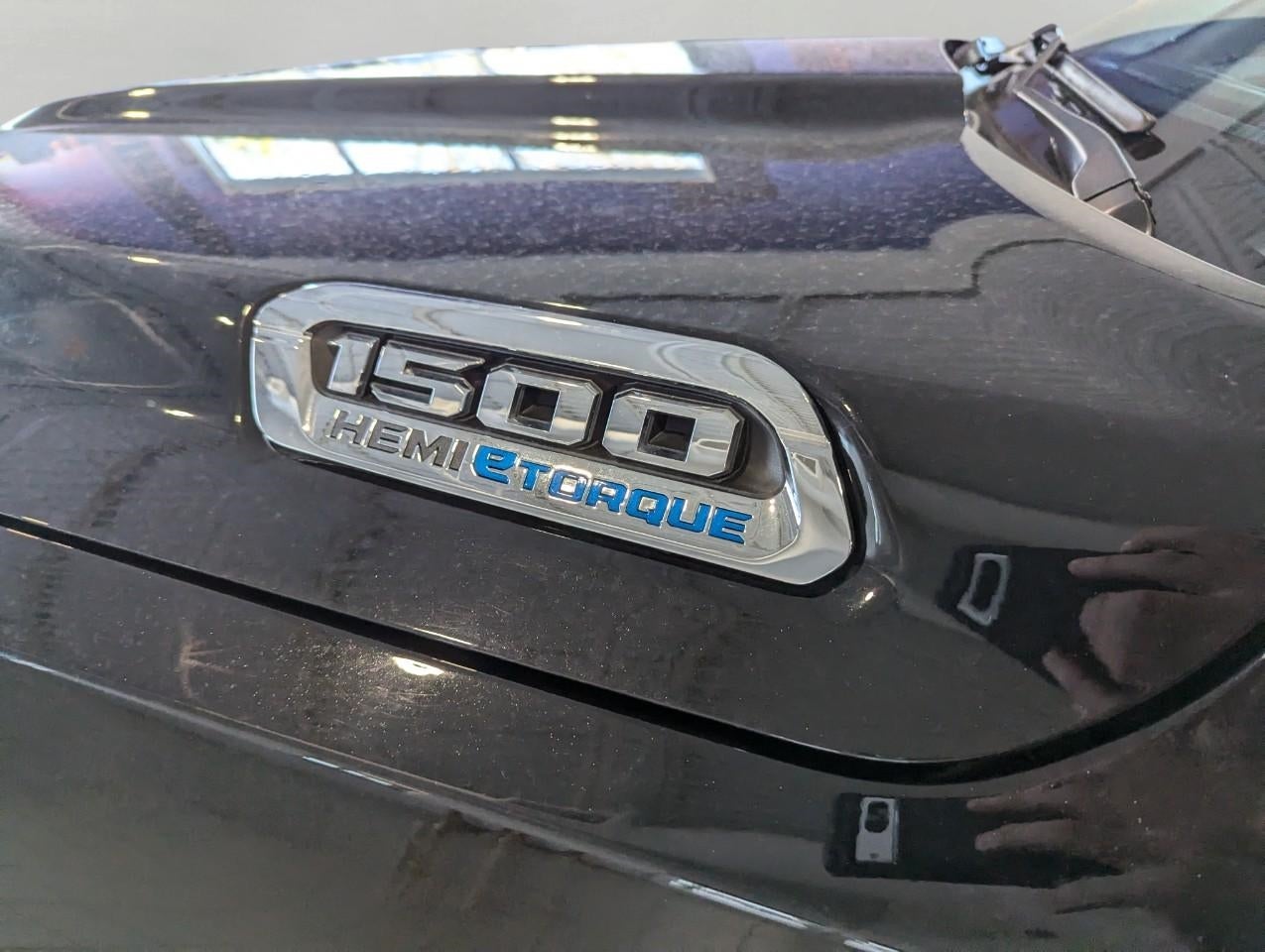 2022 RAM 1500 Laramie Crew Cab 4x4 5'7' Box