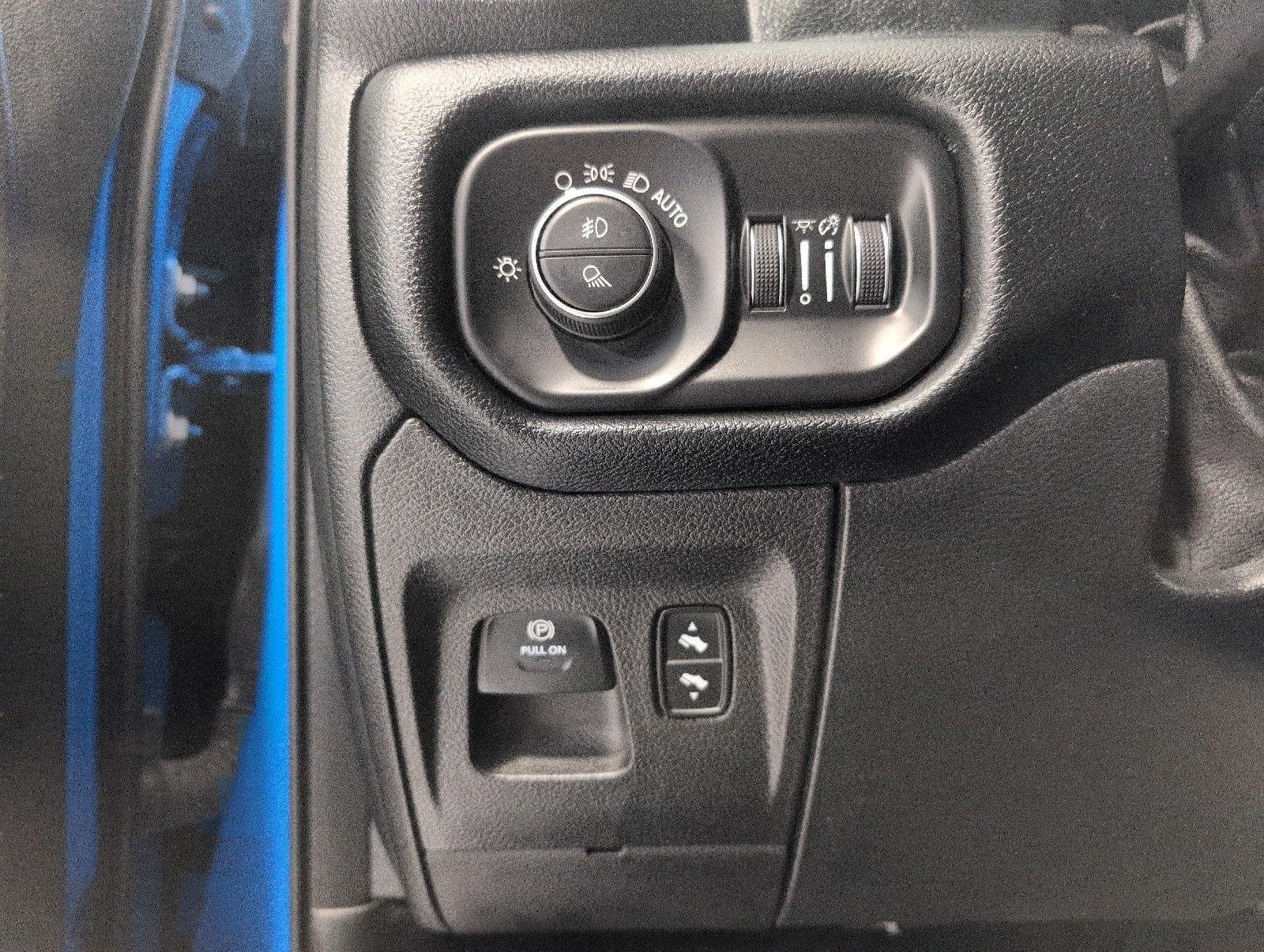 2022 RAM 1500 Laramie Crew Cab 4x4 5'7' Box