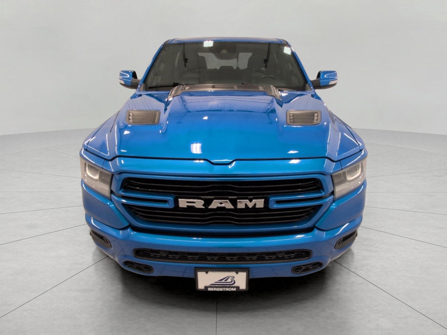 2022 RAM 1500 Laramie Crew Cab 4x4 5'7' Box