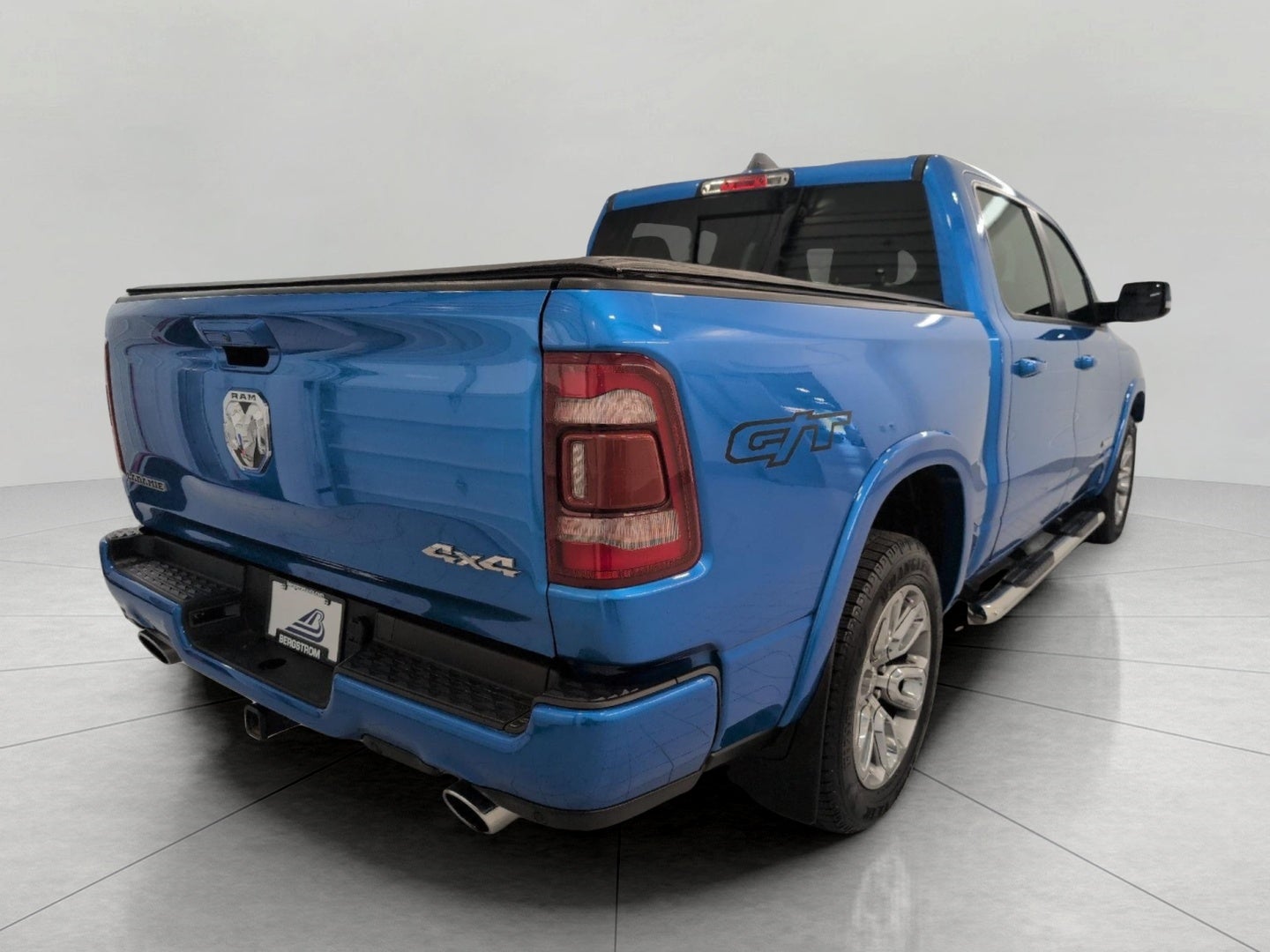 2022 RAM 1500 Laramie Crew Cab 4x4 5'7' Box