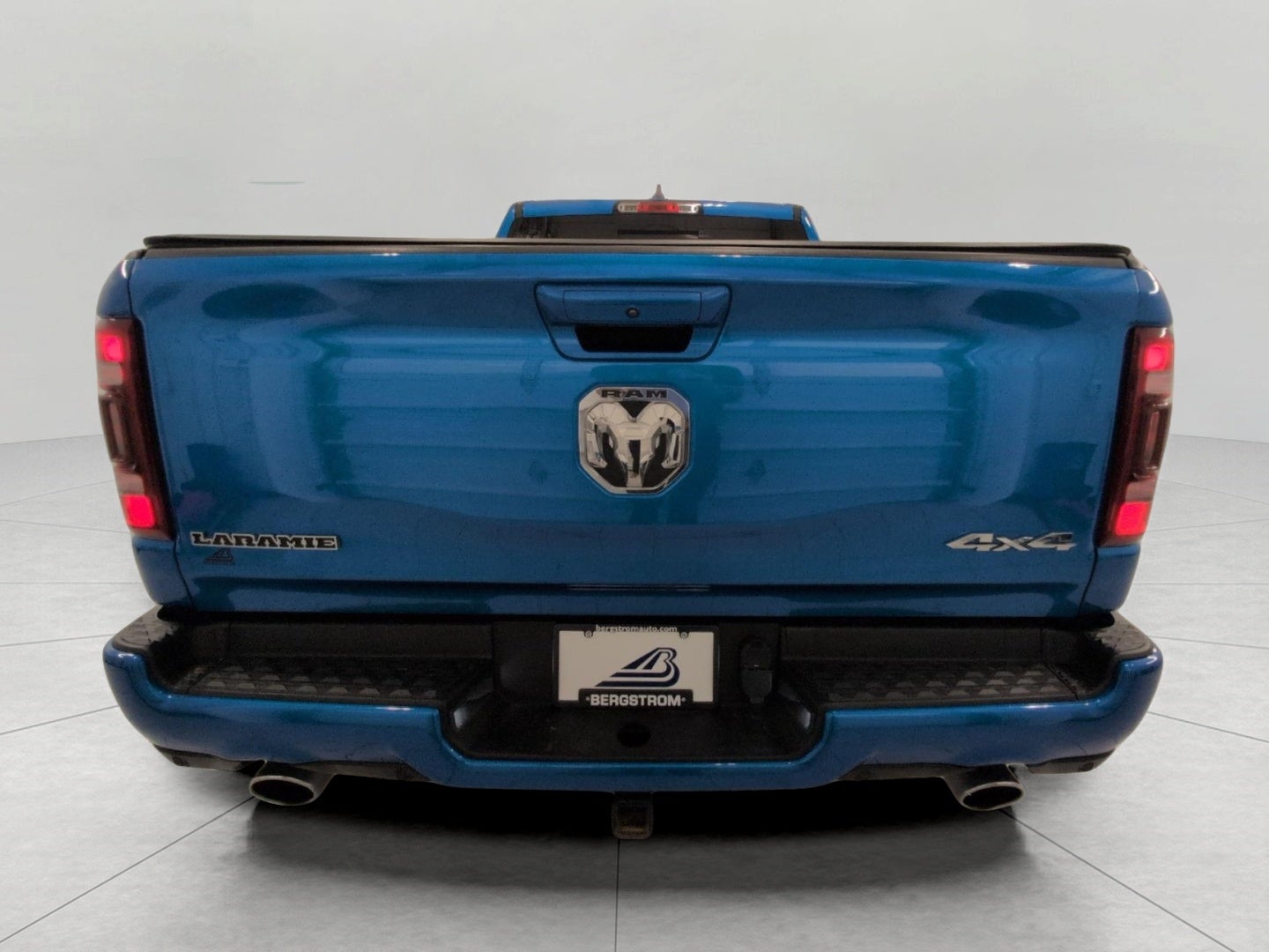 2022 RAM 1500 Laramie Crew Cab 4x4 5'7' Box