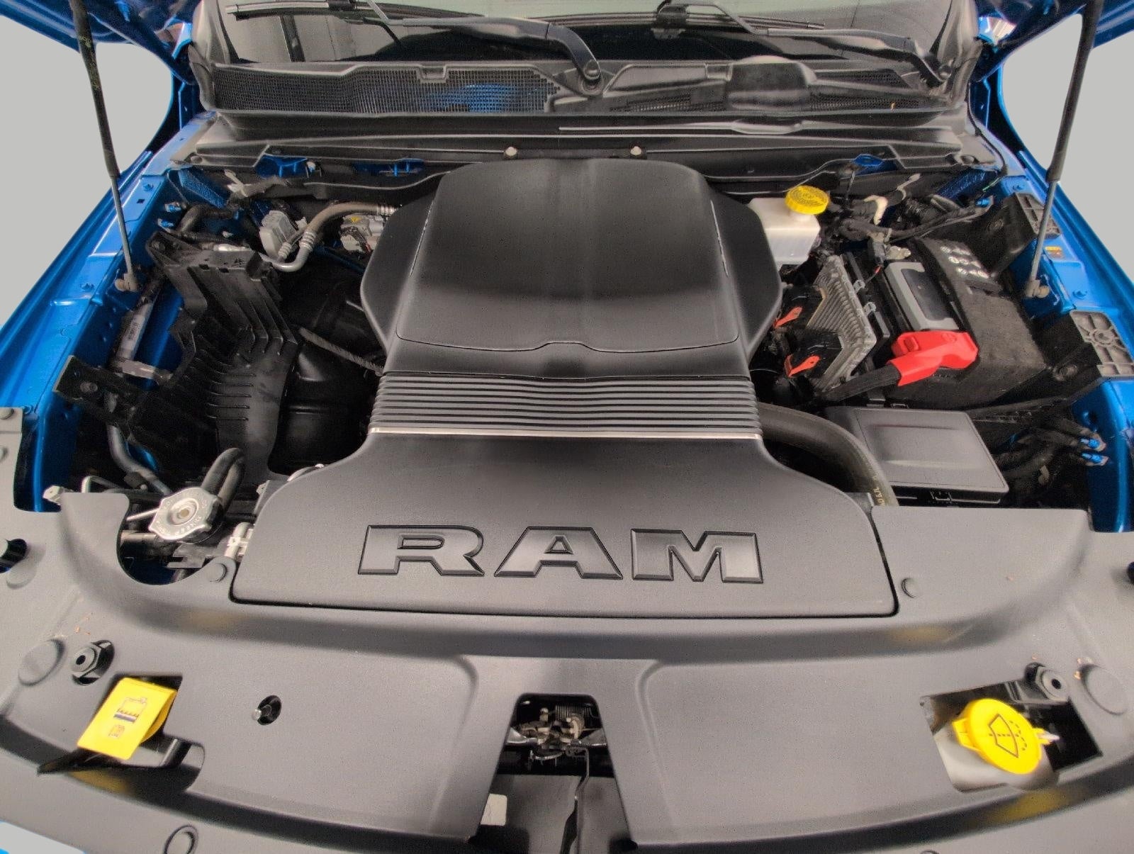 2022 RAM 1500 Laramie Crew Cab 4x4 5'7' Box