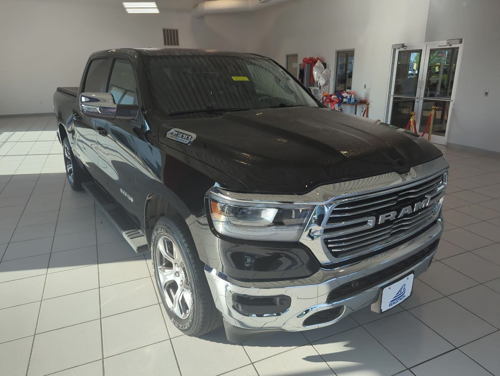 2023 RAM 1500 Laramie Crew Cab 4x4 5'7' Box