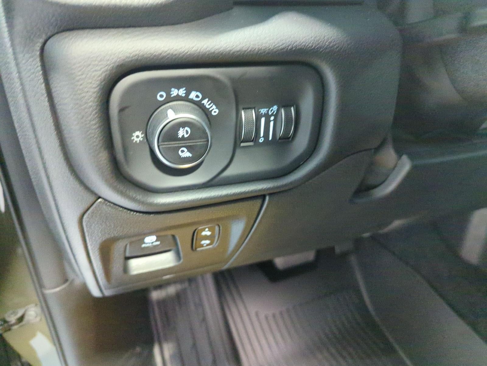 2027 RAM 1500 RAM 1500 REBEL CREW CAB 4X4 5'7' BOX