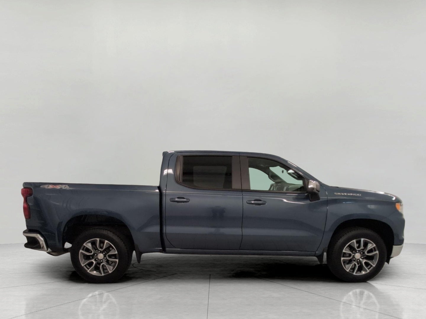 2024 Chevrolet SILVERADO 1500 4WD Crew Cab Short Bed LT with 2FL