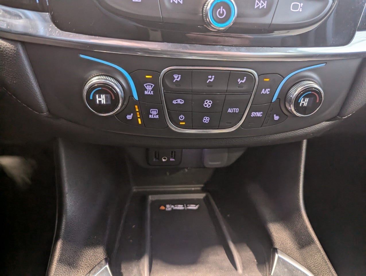 2023 Chevrolet Traverse AWD LT Cloth