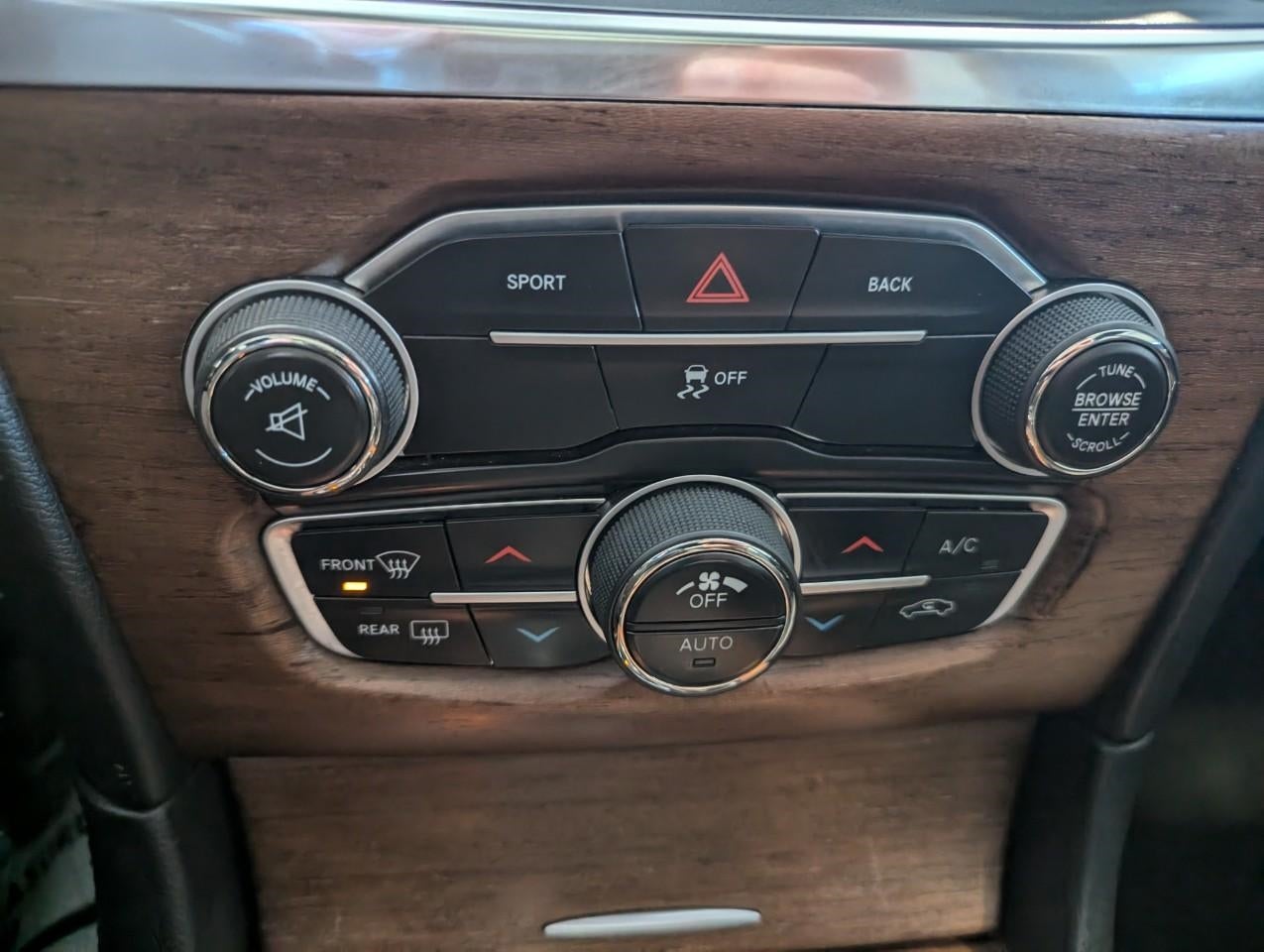 2015 Chrysler 300C Platinum