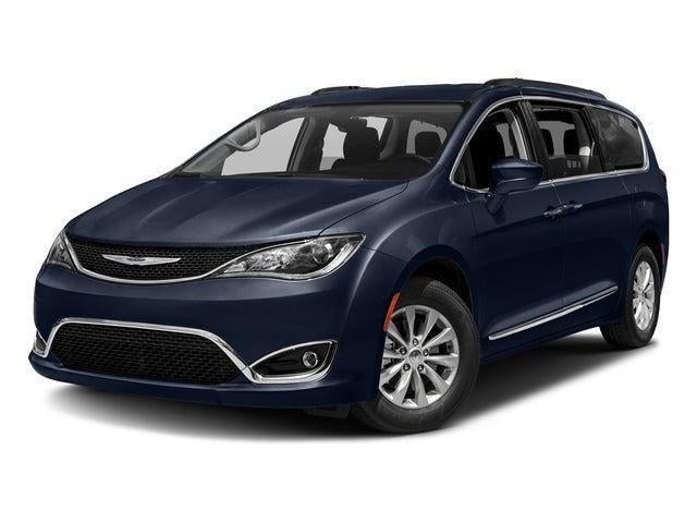 2017 Chrysler Pacifica Touring-L's photo