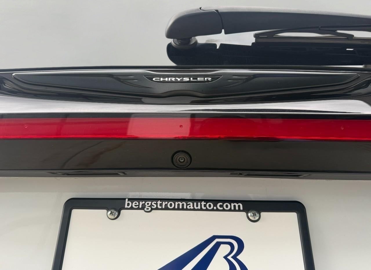 2025 Chrysler Pacifica Limited FWD