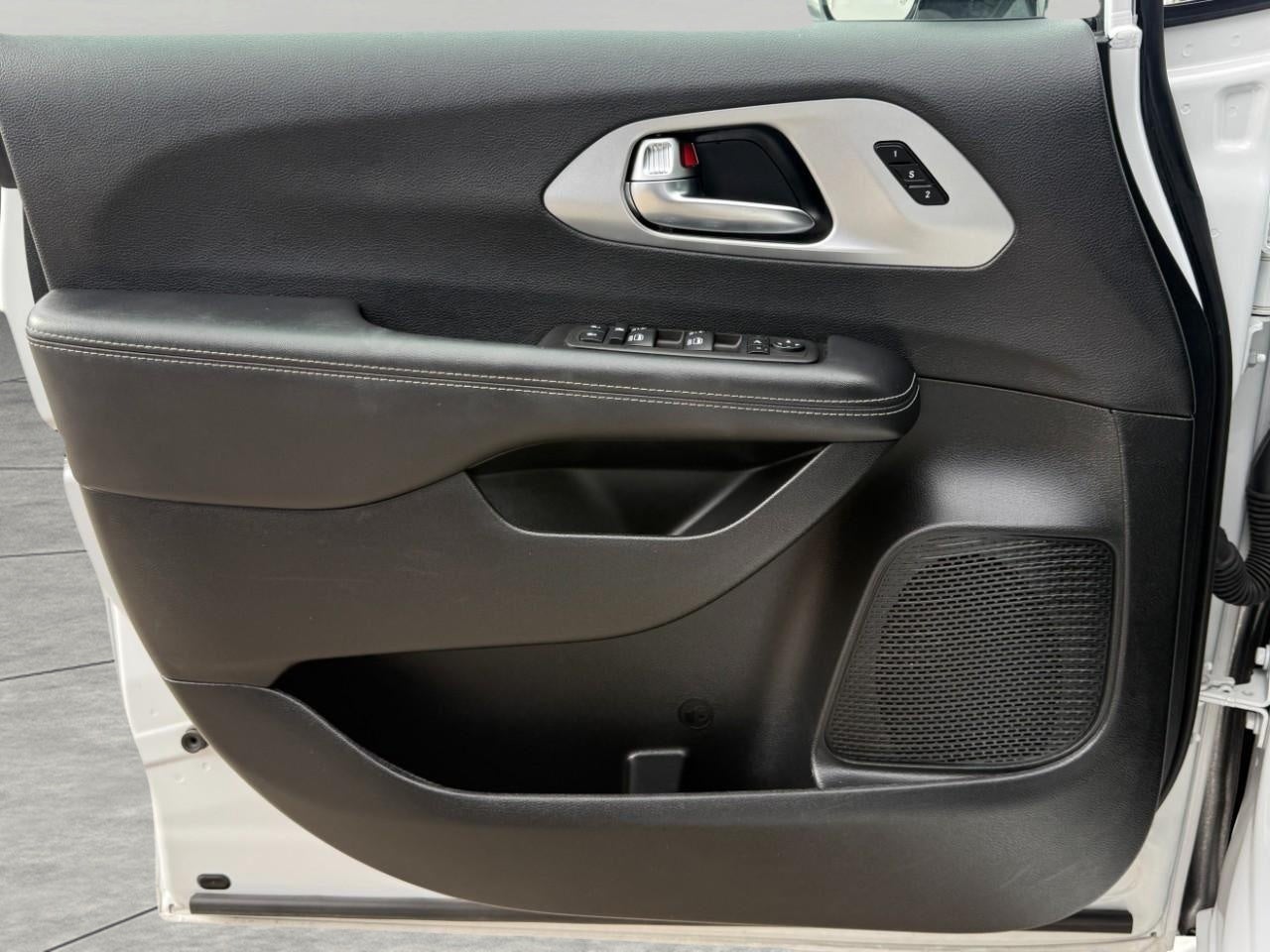 2025 Chrysler Pacifica Limited FWD