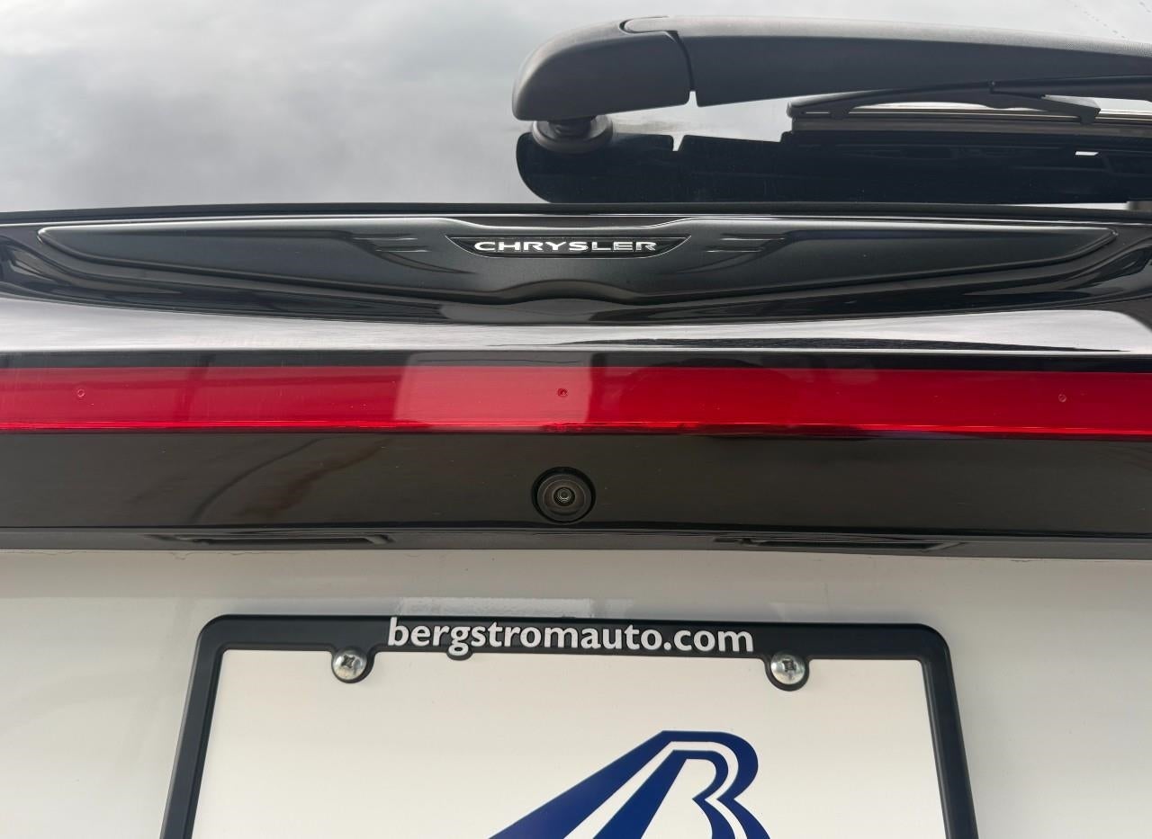 2025 Chrysler Pacifica Limited FWD