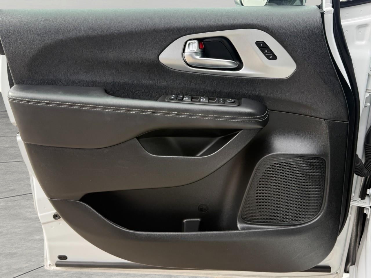 2025 Chrysler Pacifica Limited FWD