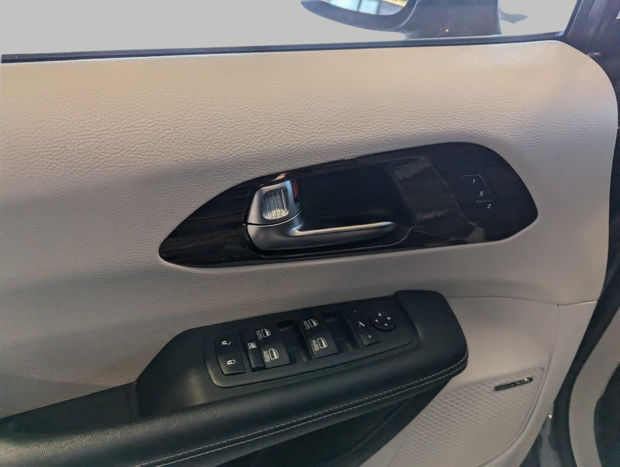 2023 Chrysler Pacifica Hybrid Limited