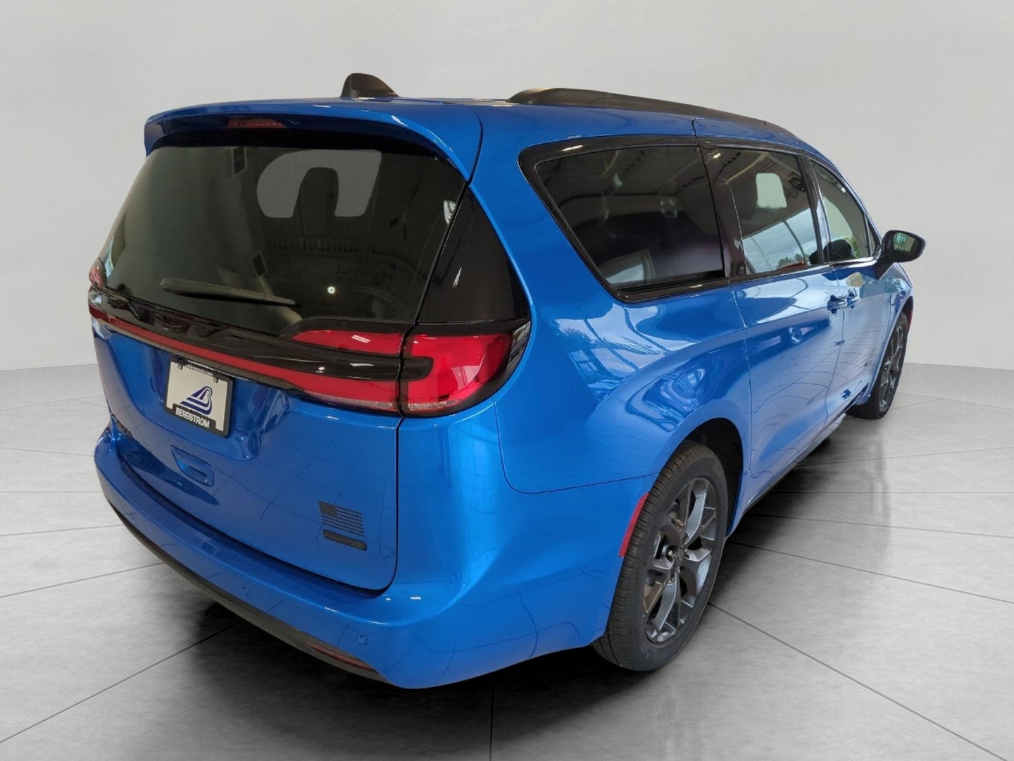 2027 Chrysler Pacifica PACIFICA SELECT AWD