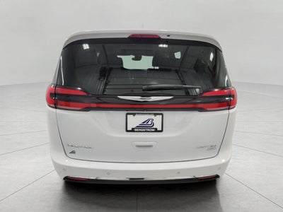 2022 Chrysler Pacifica Limited AWD
