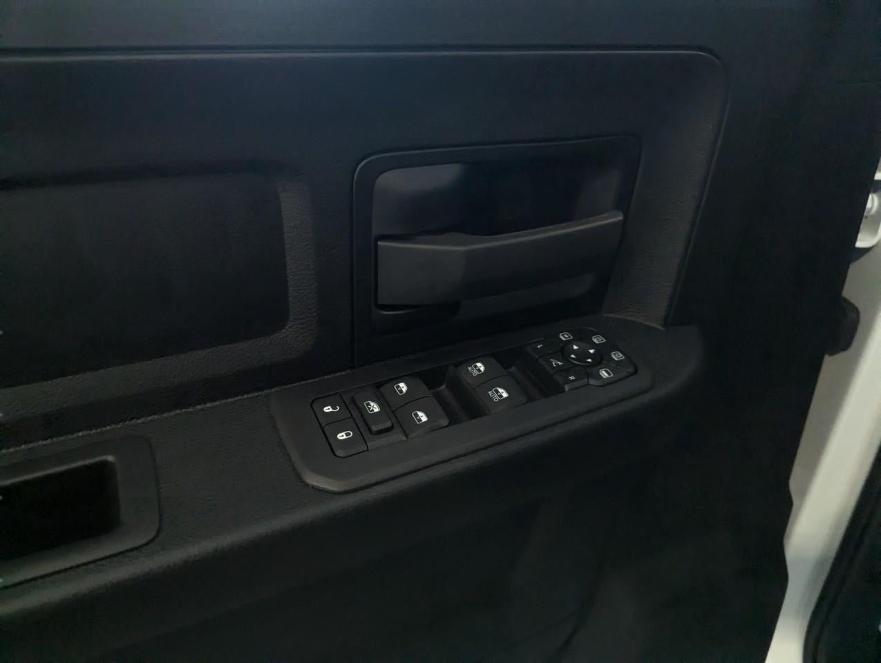 2026 RAM Ram 3500 RAM 3500 TRADESMAN CREW CAB 4X4 6'4' BOX