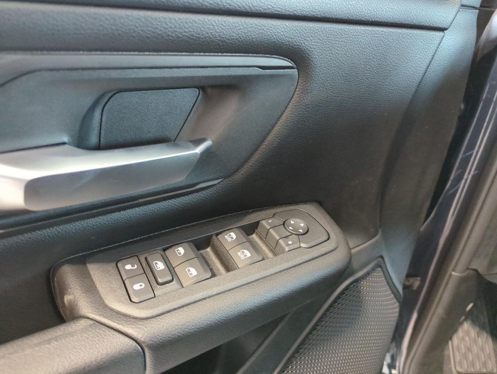 2026 RAM 1500 RAM 1500 EXPRESS CREW CAB 4X4 5'7' BOX