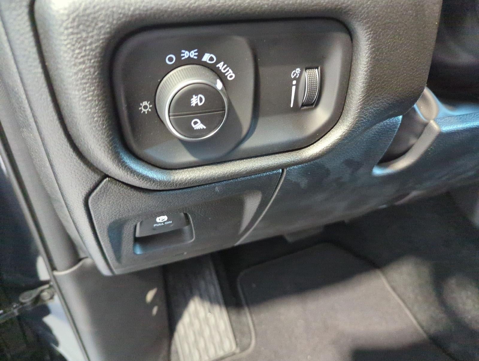 2026 RAM 1500 RAM 1500 EXPRESS CREW CAB 4X4 5'7' BOX
