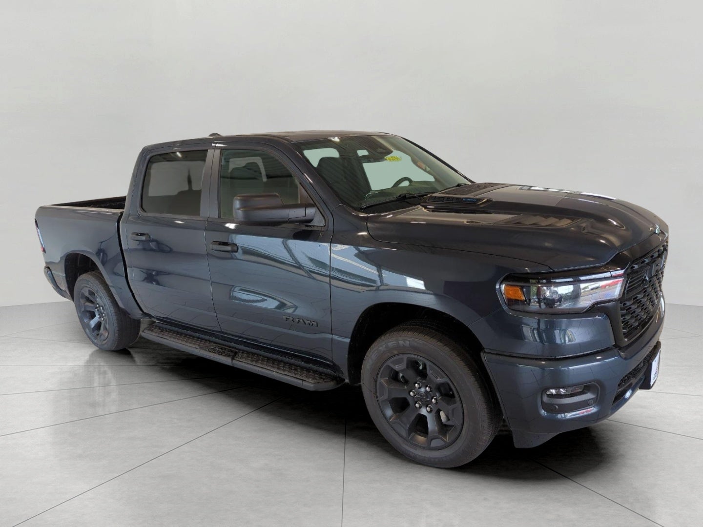 2026 RAM 1500 RAM 1500 EXPRESS CREW CAB 4X4 5'7' BOX