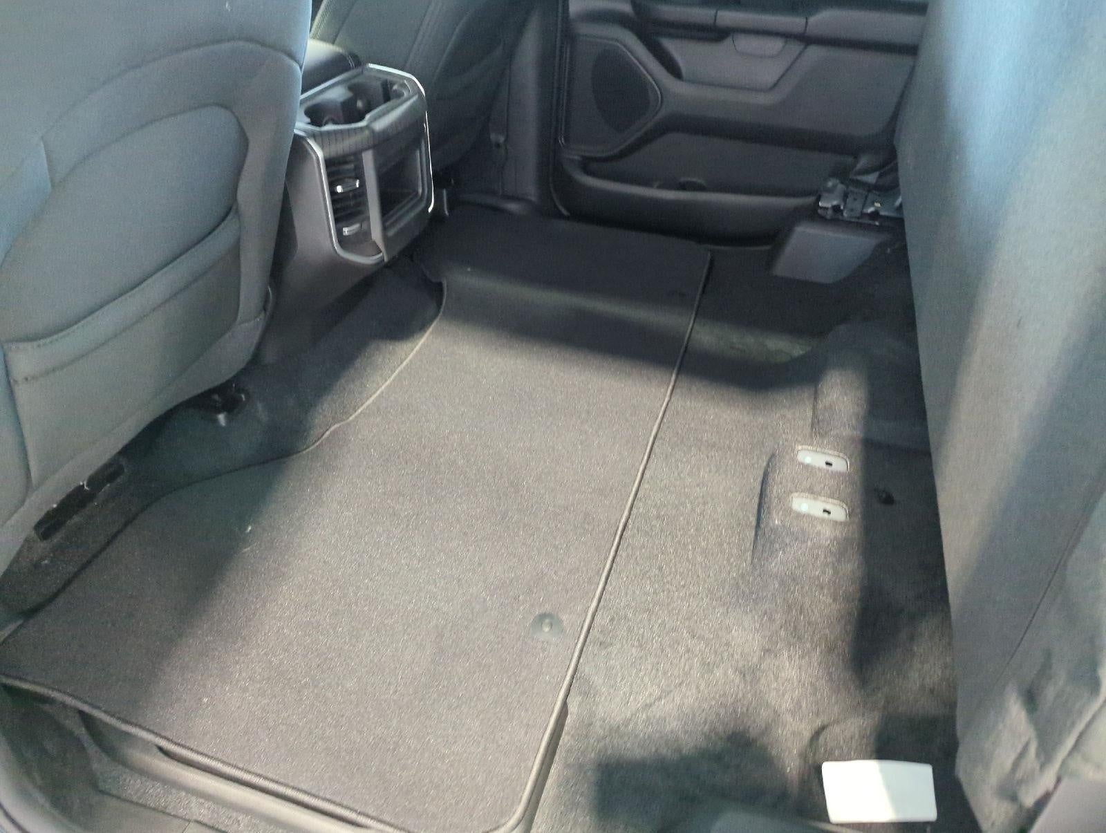 2026 RAM 1500 RAM 1500 EXPRESS CREW CAB 4X4 5'7' BOX
