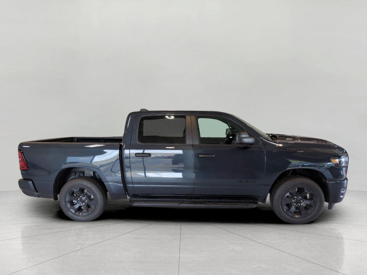 2026 RAM 1500 RAM 1500 EXPRESS CREW CAB 4X4 5'7' BOX