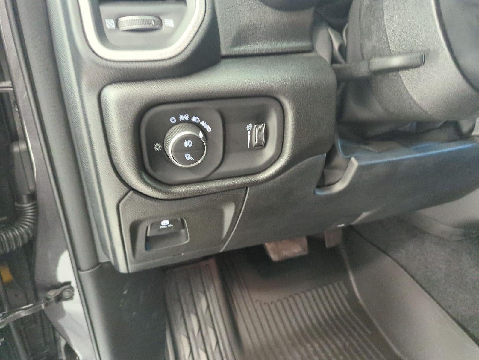 2027 RAM 1500 RAM 1500 WARLOCK CREW CAB 4X4 5'7' BOX