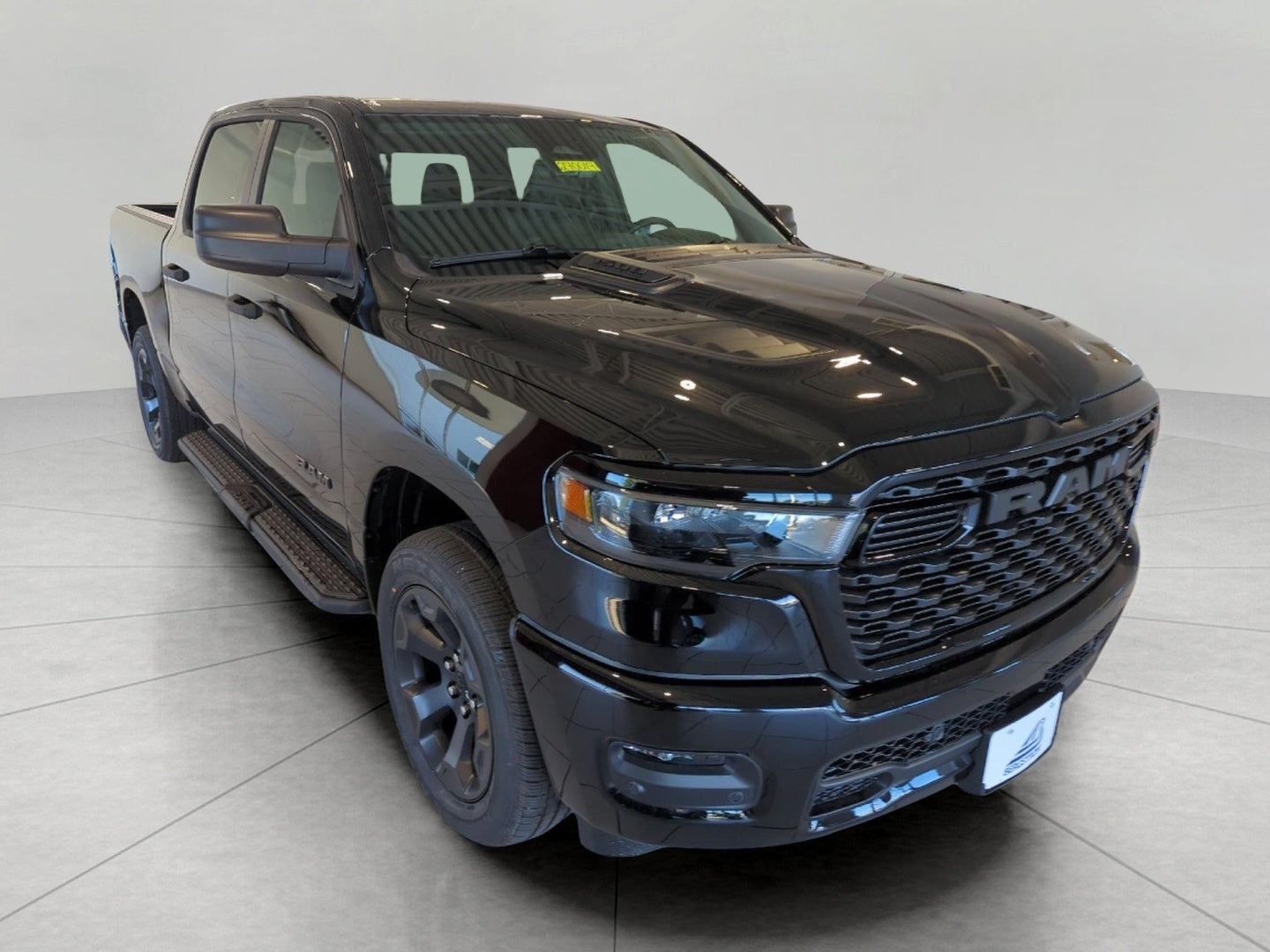 2027 RAM 1500 RAM 1500 EXPRESS CREW CAB 4X4 5'7' BOX