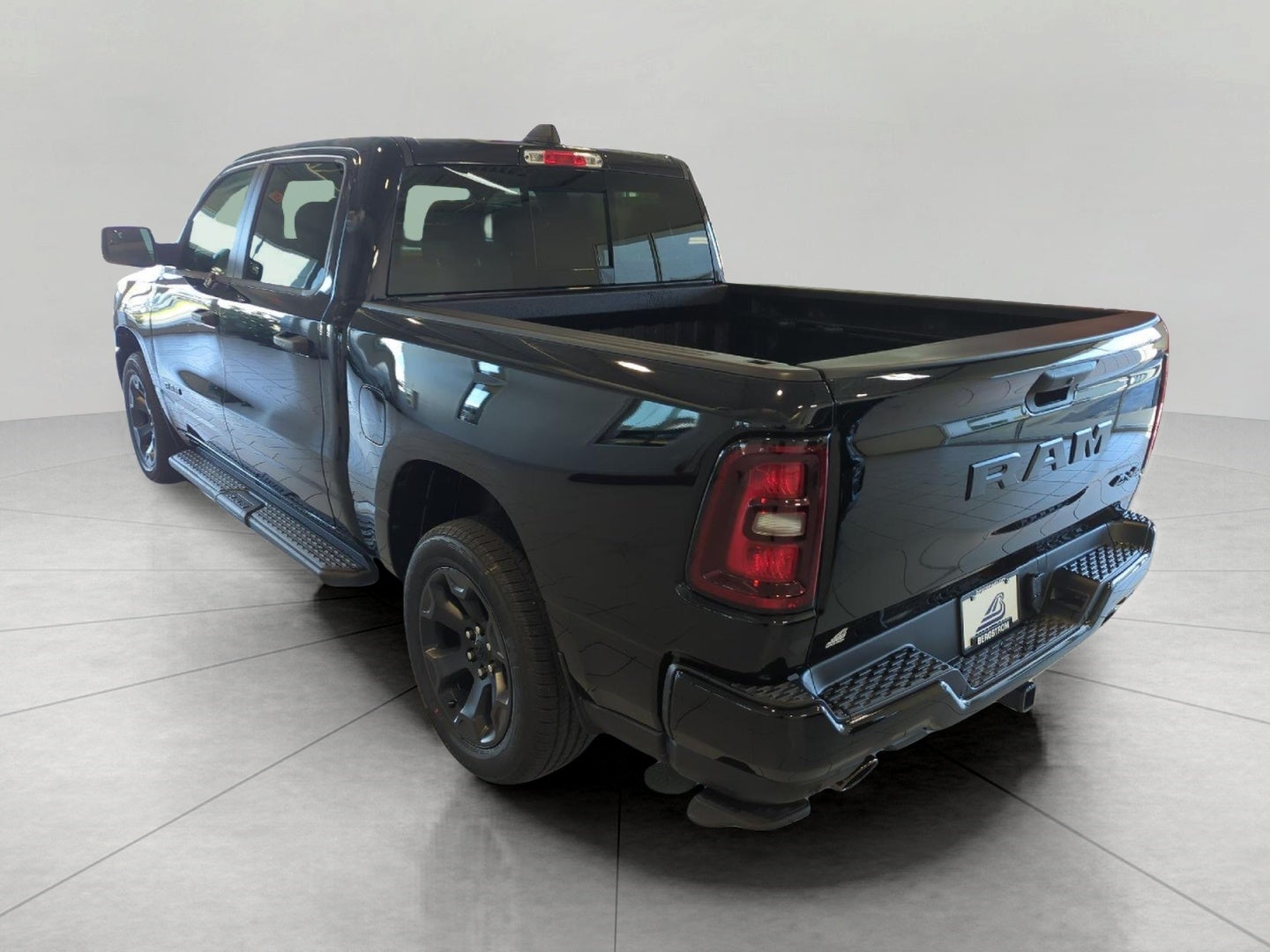 2027 RAM 1500 RAM 1500 EXPRESS CREW CAB 4X4 5'7' BOX