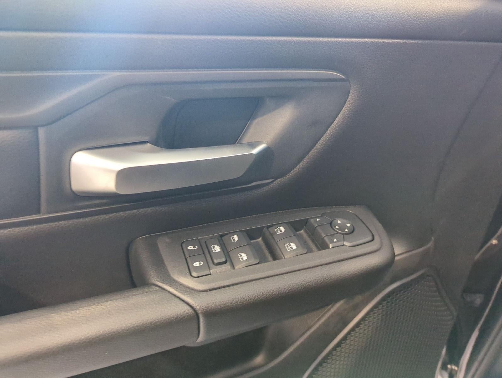 2027 RAM 1500 RAM 1500 EXPRESS CREW CAB 4X4 5'7' BOX