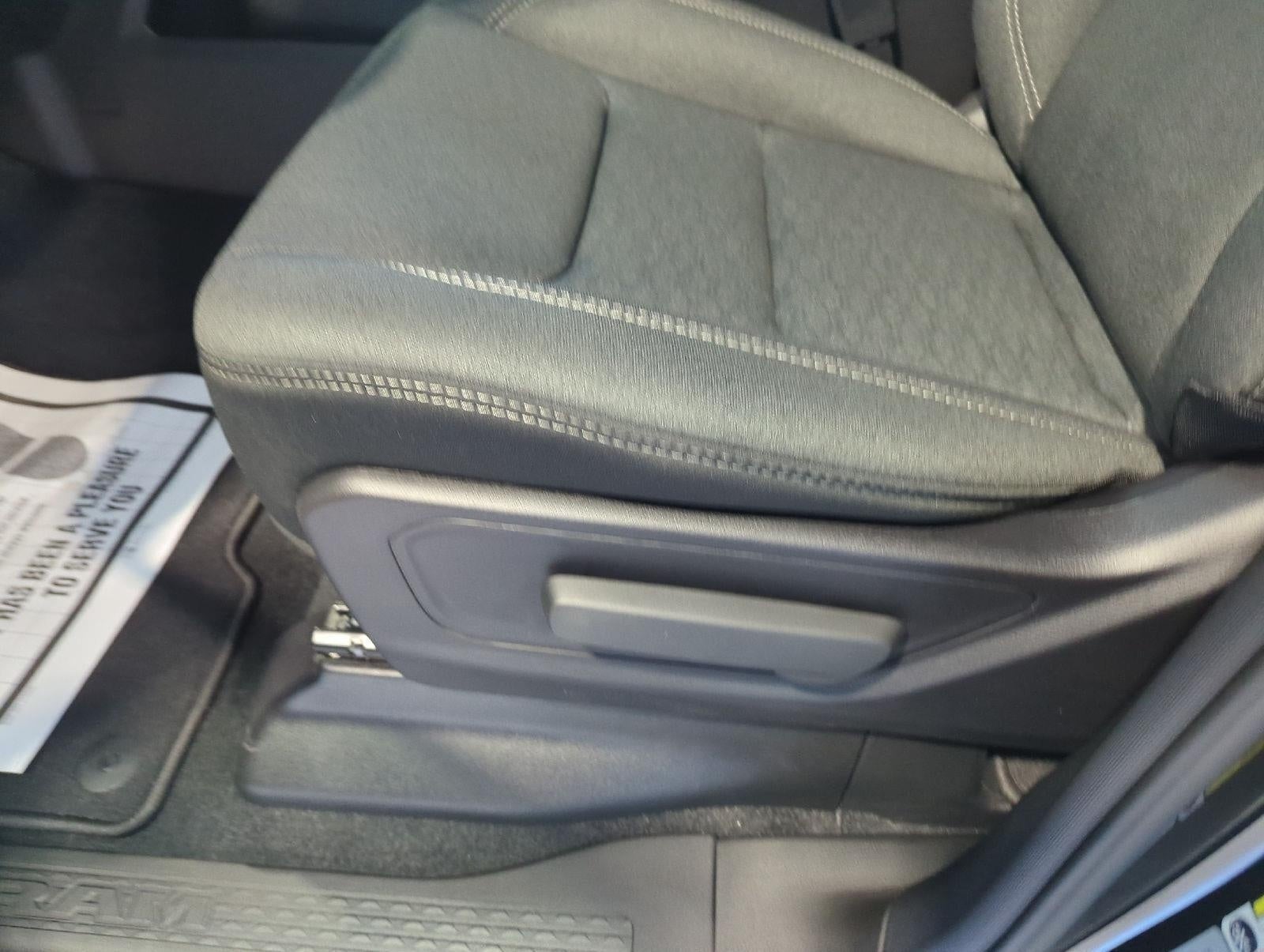 2027 RAM 1500 RAM 1500 EXPRESS CREW CAB 4X4 5'7' BOX