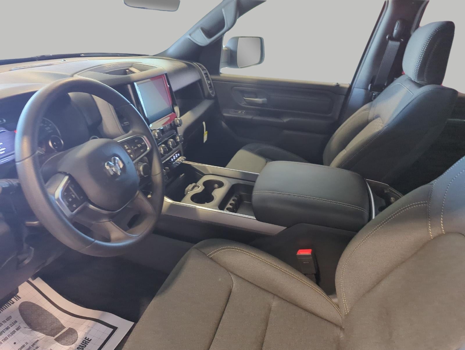 2027 RAM 1500 RAM 1500 EXPRESS CREW CAB 4X4 5'7' BOX