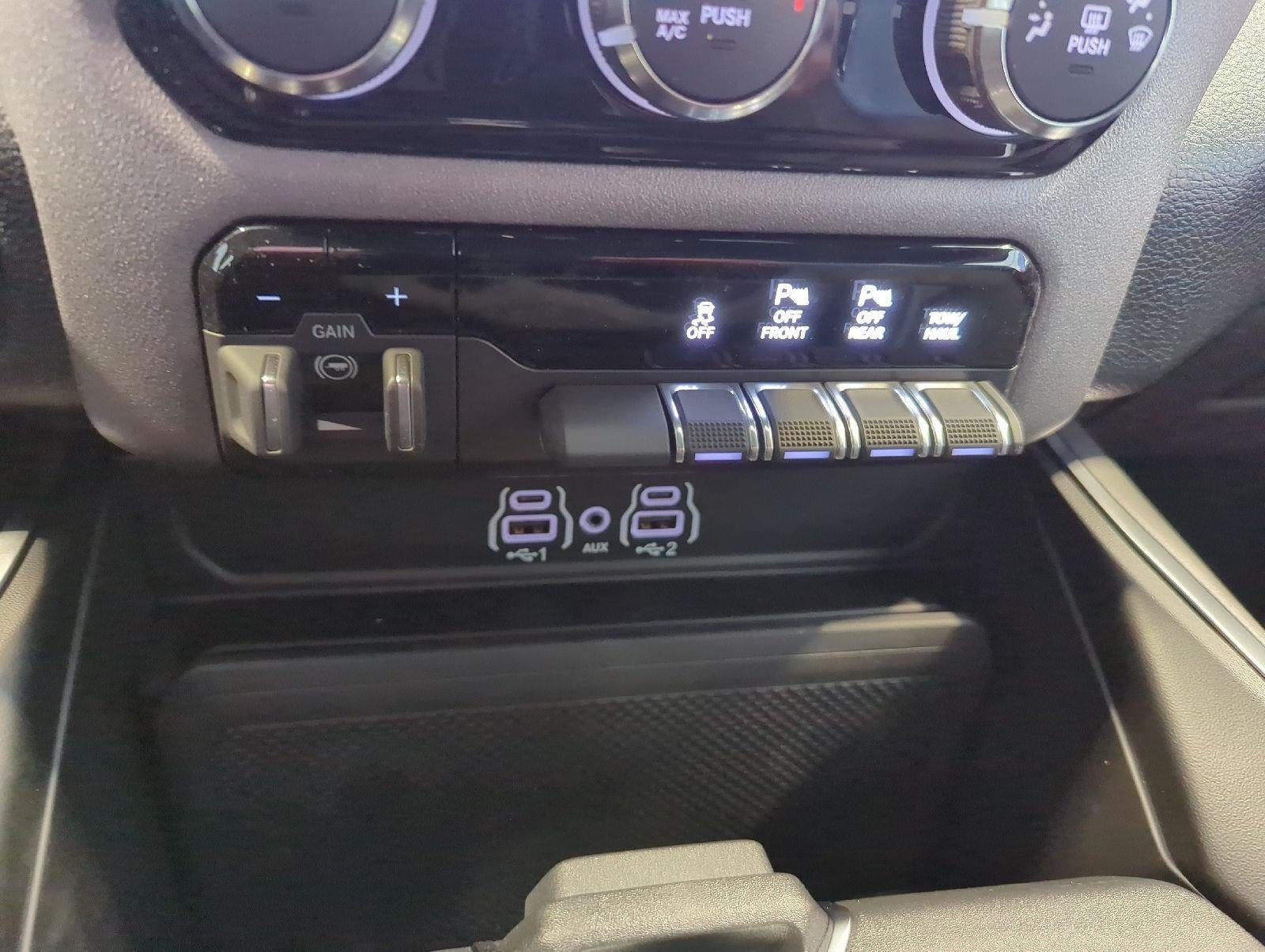 2027 RAM 1500 RAM 1500 EXPRESS CREW CAB 4X4 5'7' BOX