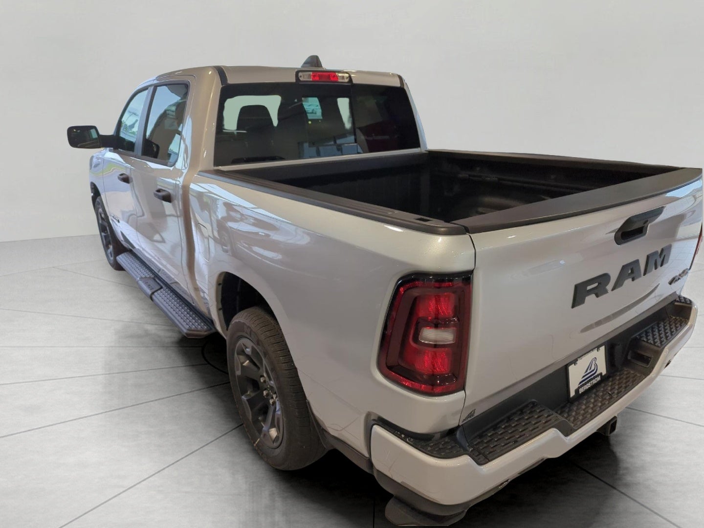 2027 RAM 1500 RAM 1500 EXPRESS CREW CAB 4X4 5'7' BOX