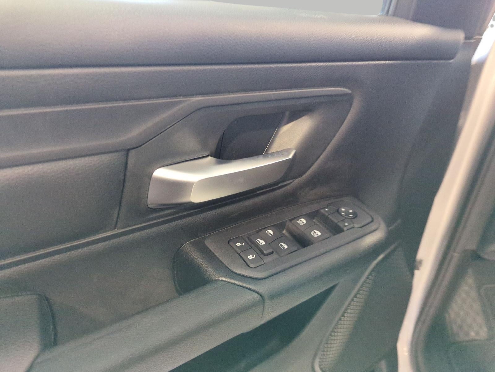 2027 RAM 1500 RAM 1500 EXPRESS CREW CAB 4X4 5'7' BOX