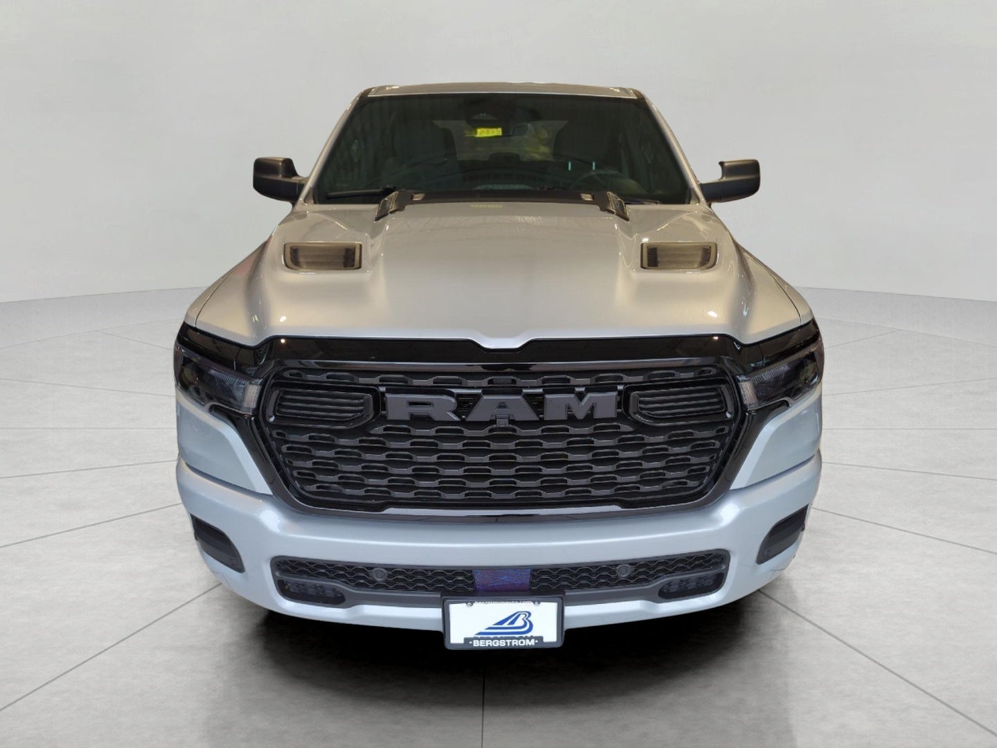 2027 RAM 1500 RAM 1500 EXPRESS CREW CAB 4X4 5'7' BOX