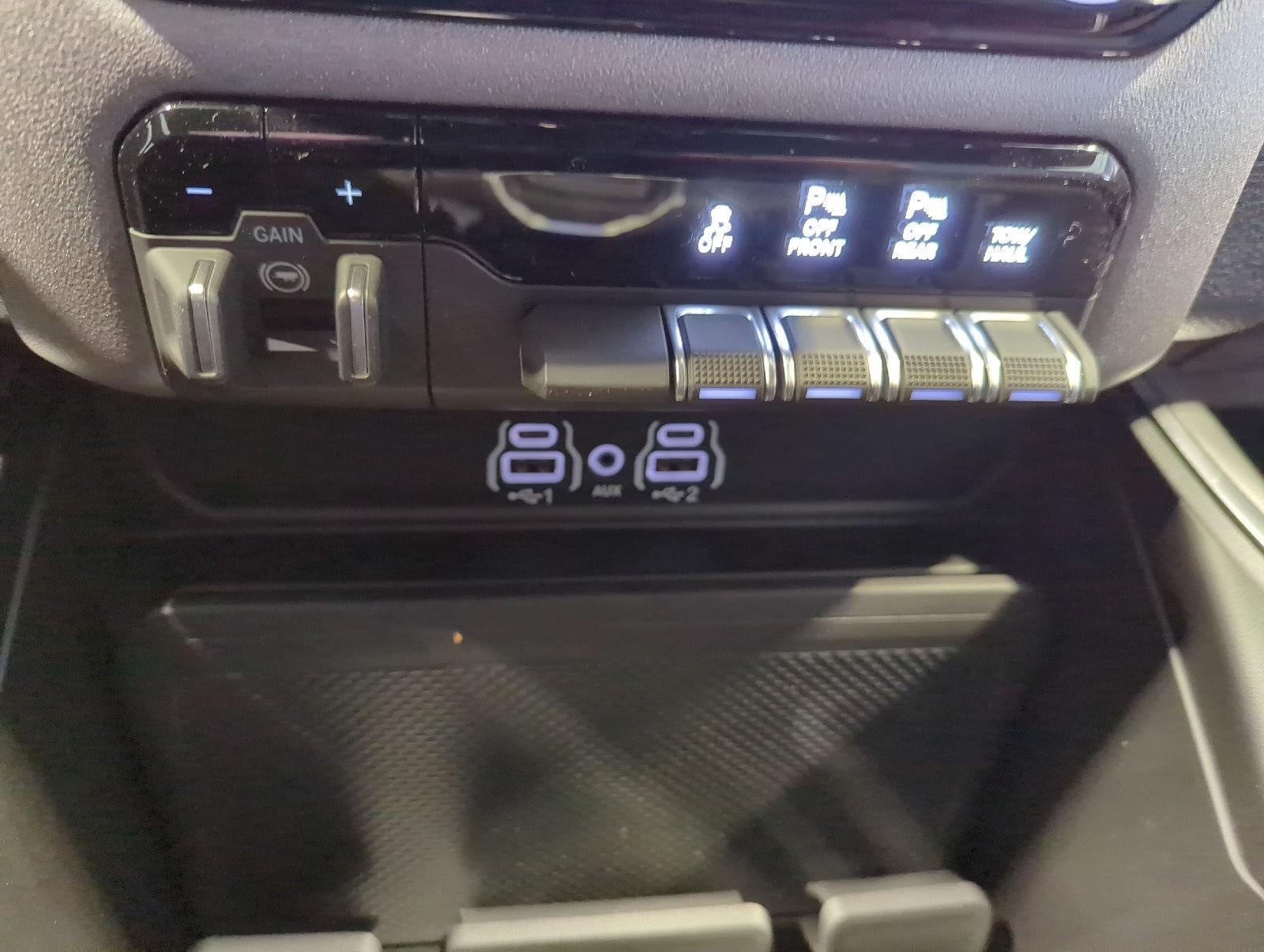 2027 RAM 1500 RAM 1500 EXPRESS CREW CAB 4X4 5'7' BOX